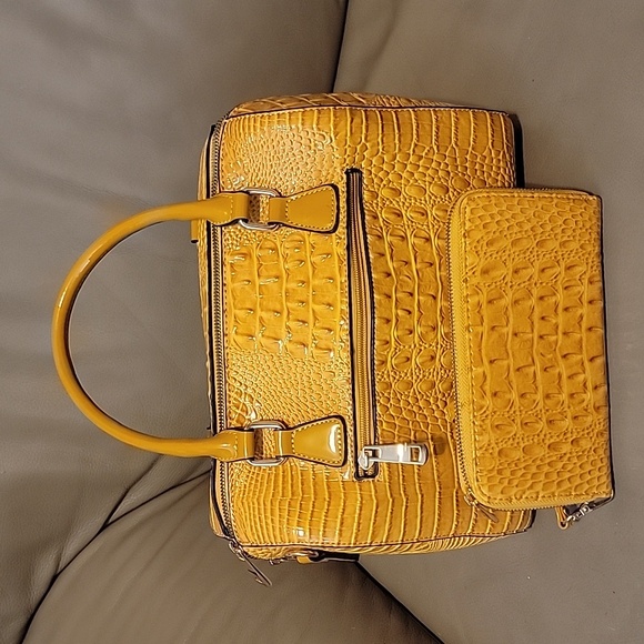 Golden Yellow pocketbook and wallet. - Picture 1 of 12